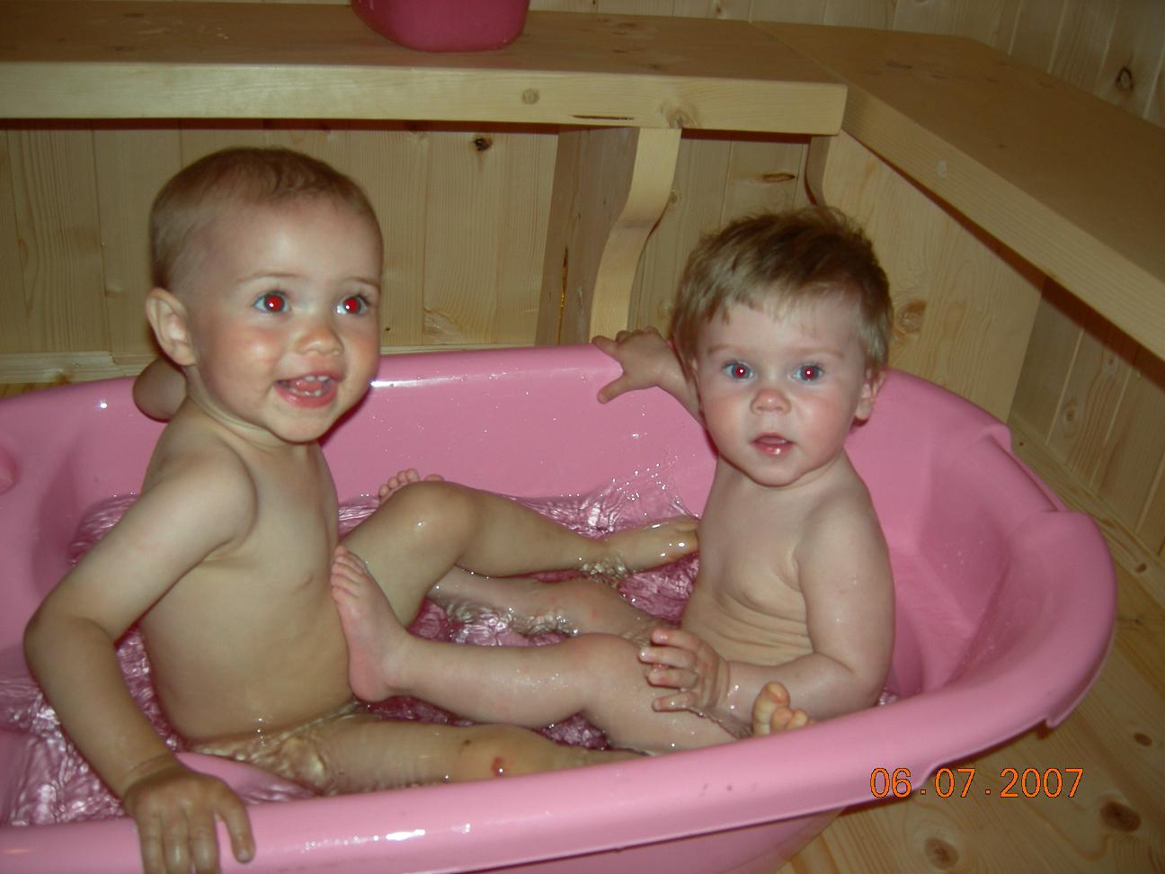 дети в бане родителями фото