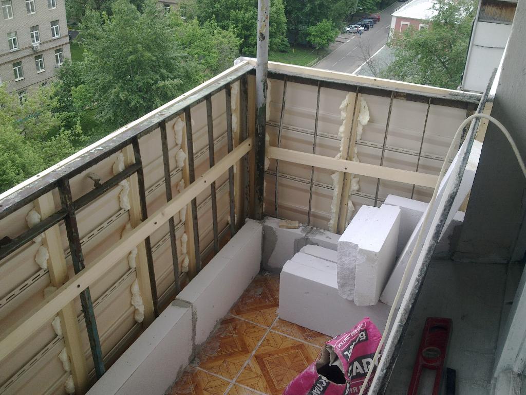 Ремонт балкона своими руками без остекления.