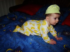 Стоим в ночи на четвереньках. Сама. 5 мес 3 нед