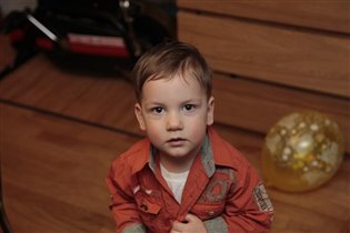 Одевался к приходу гостей