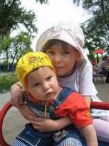 на детской площадке