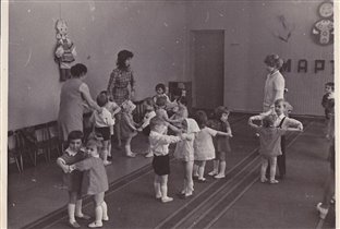 Я слева на переднем плане с бантом)))