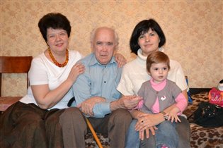 1г 7 мес на ДР прадедушки (89 лет)
