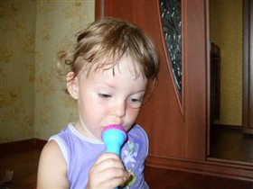 Будущая певица?