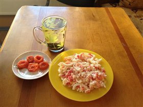 Салат из морепродуктов с яйцом и йогуртом