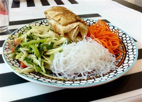 А-ля шаурма и овощи с зеленью