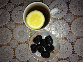 Финики,зеленый чай с лимоном