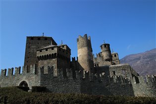 Замок Фенис, долина Аоста, Италия