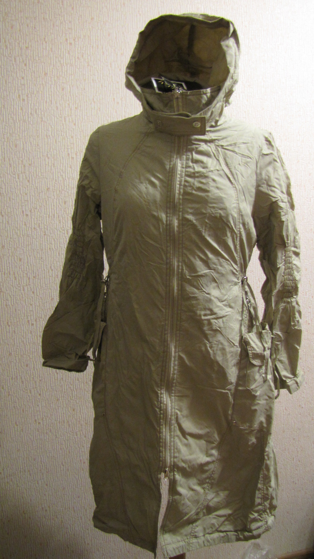 Плащ женский новый оригинальный р-р 46. Куртка-пуховик, ветровки, плащи новые