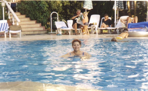 в бассейне отеля. Турция 2003