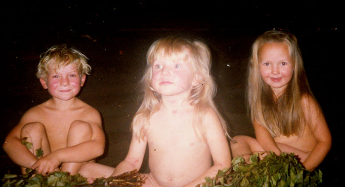 Семейные фотографии голых мам и дочерей (24 фото)