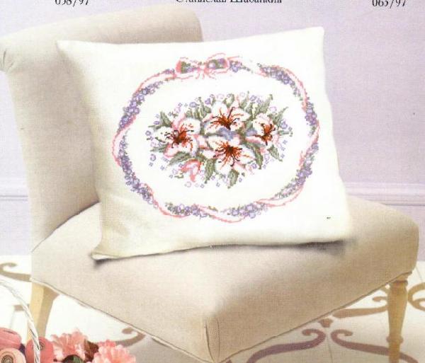 Подушка с лилиями. Вышивка