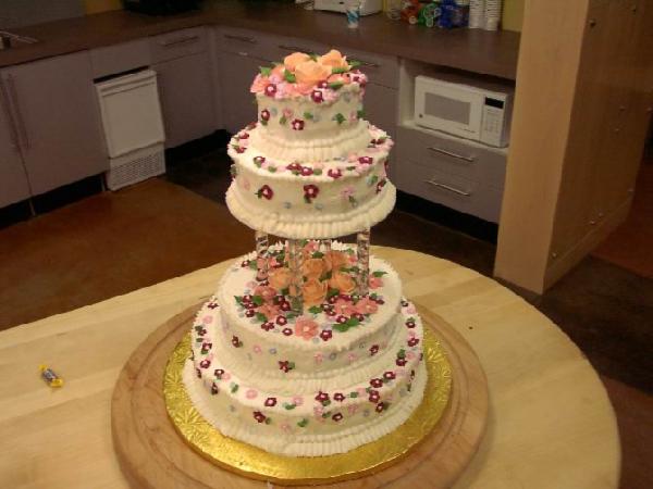 Первый трёхэтажный. Торты