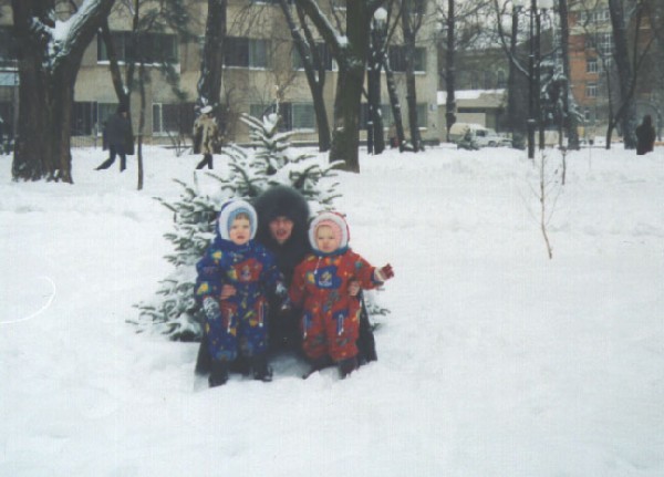 С момой под елочкой. Фотки с удаленных рег