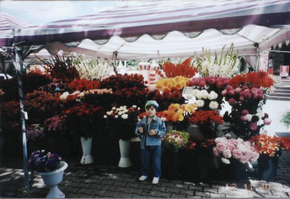 В цветочном киоске.. Новые фото. Иссык-Куль.