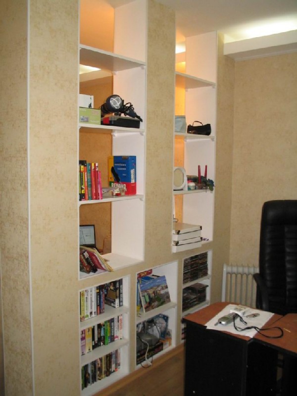 Перегородка с обратной стороны. Гостиная