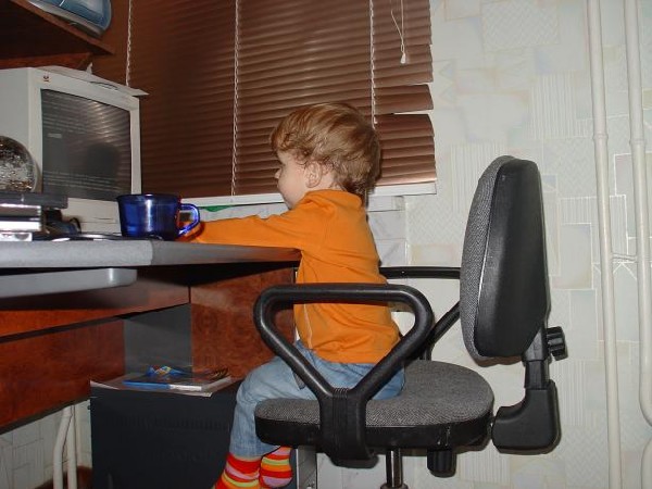 Тихой сапой включил комп. Просто два и два:-)