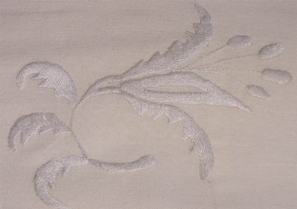 Белая гладь (наволочка). моя вышивка