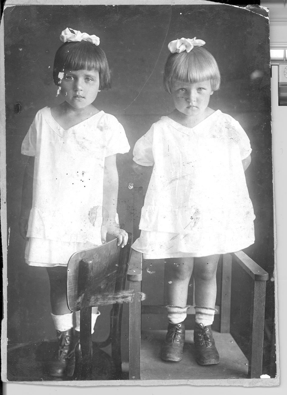 Прабабушки-подружки. Шнурки