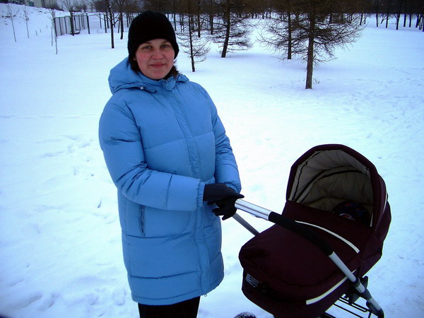 Первая прогулка. Лиза 0 - 2 года