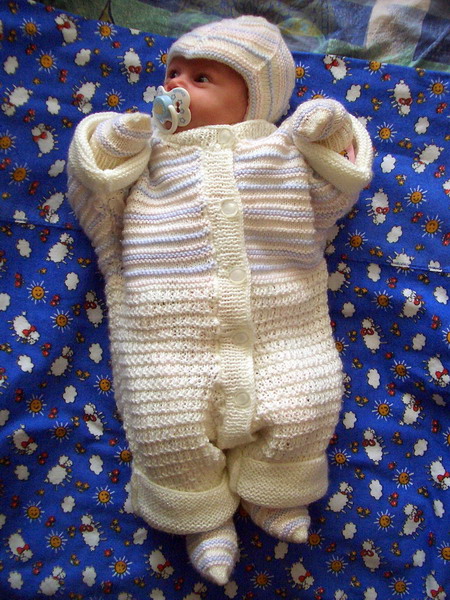 Вот какой костюмчик мама связала!. Лиза 0 - 2 года