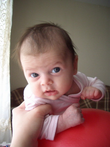 Девочка на шаре. Лиза 0 - 2 года