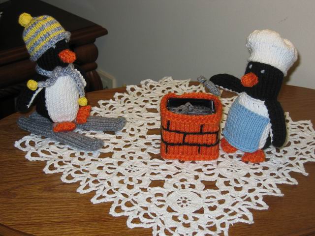 Playful penguins. Игрушки