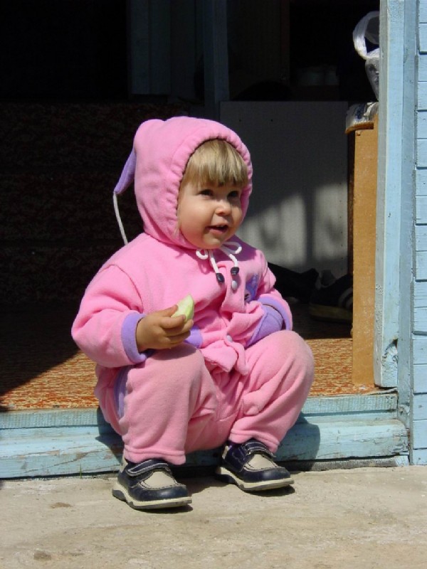 Гномик с яблоком. May holidays