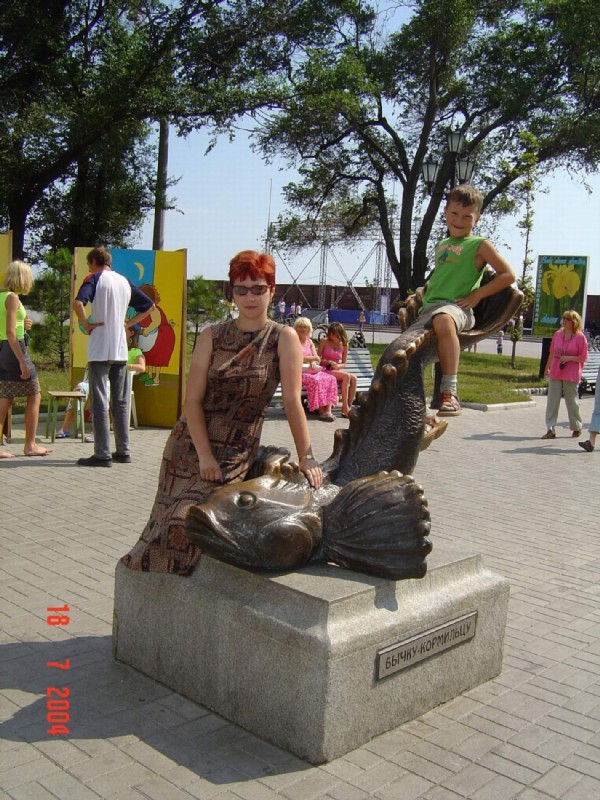 Памятник бычку в бердянске фото
