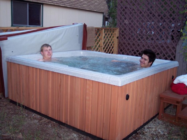 мальчички в джакузи 2. July 4,2004