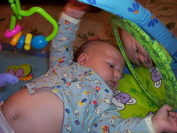 И кто это там сидит??? :))). Макс 3-х до 4-х месяцев