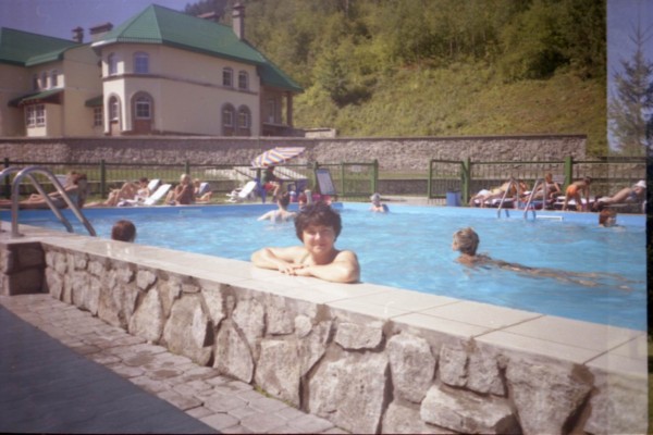 в бассейне. Белокуриха летом