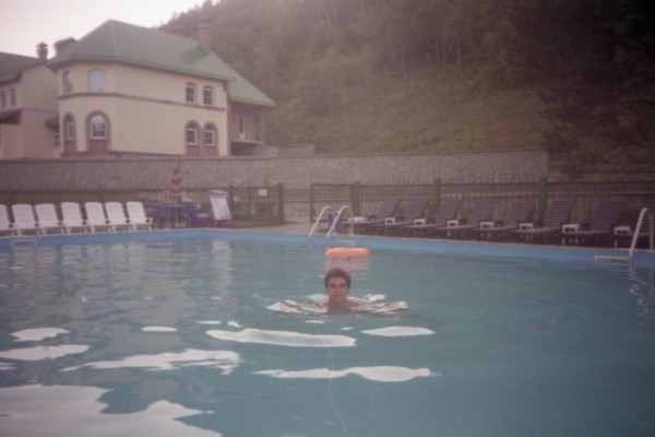  муж в бассейне. Белокуриха летом