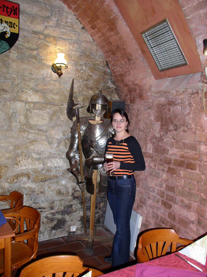 С рыцарскими доспехами. Прага