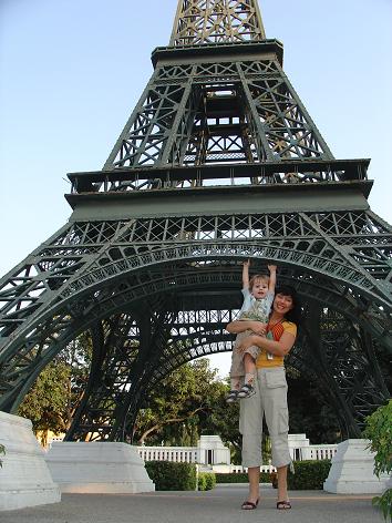 Вот какие мы великаны!. Страна Улыбок,январь 2005