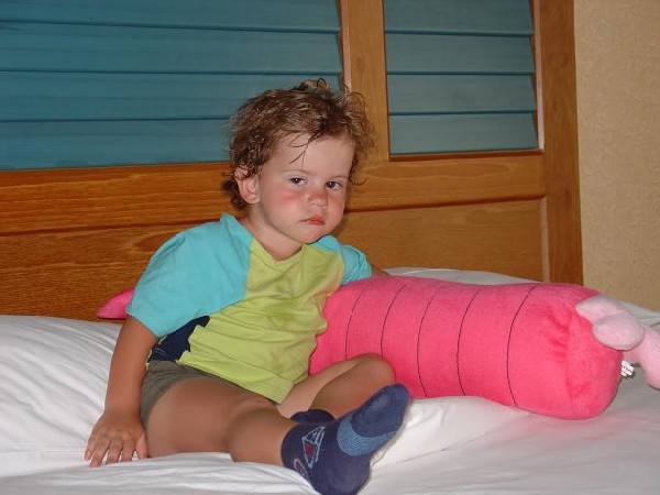 Вечером ,в отеле ,уплавывавшийся деть:-). Страна Улыбок,январь 2005