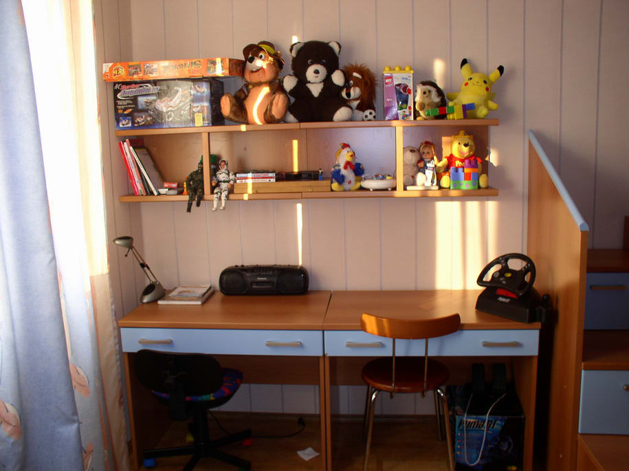 Два столика. Новая детская