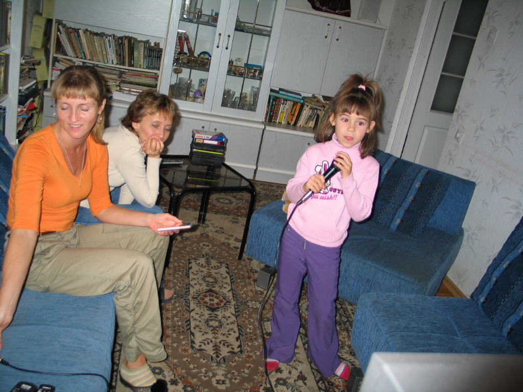 Анита поёт караоке 08.10.2005 года