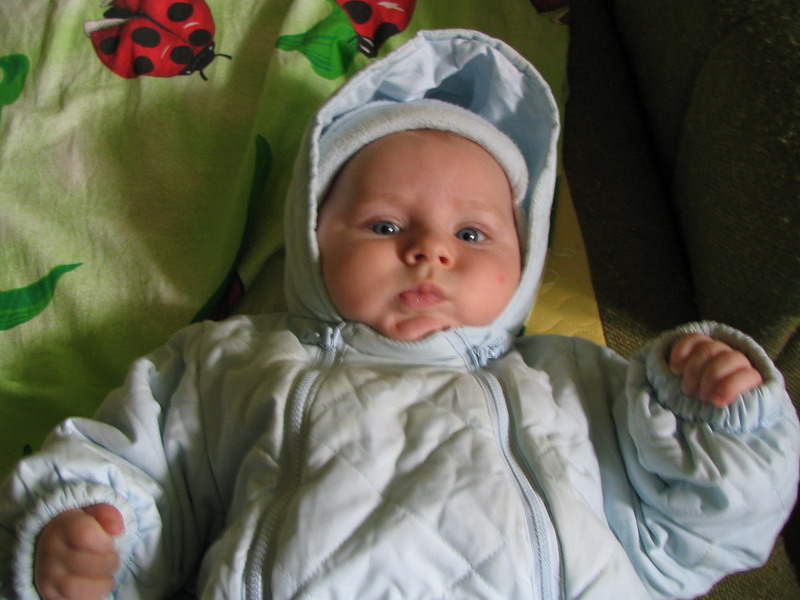 хомячьи щечки :). Малышок