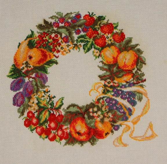 Фруктовый венок. Вышивка