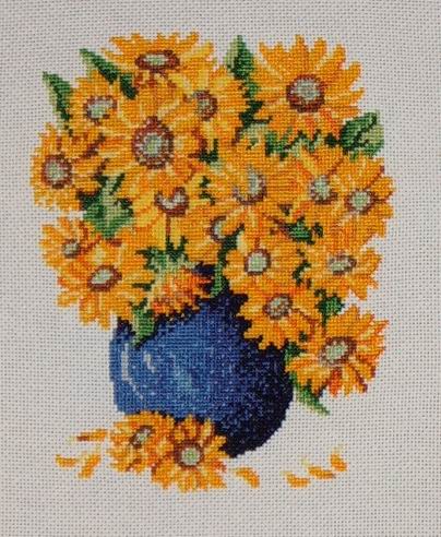 Ваза с подсолнухами без рамы. Вышивка