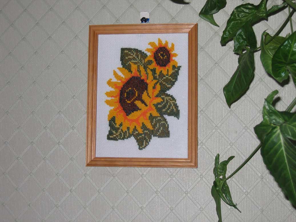 Подсолнухи.. Немного вышивки :))