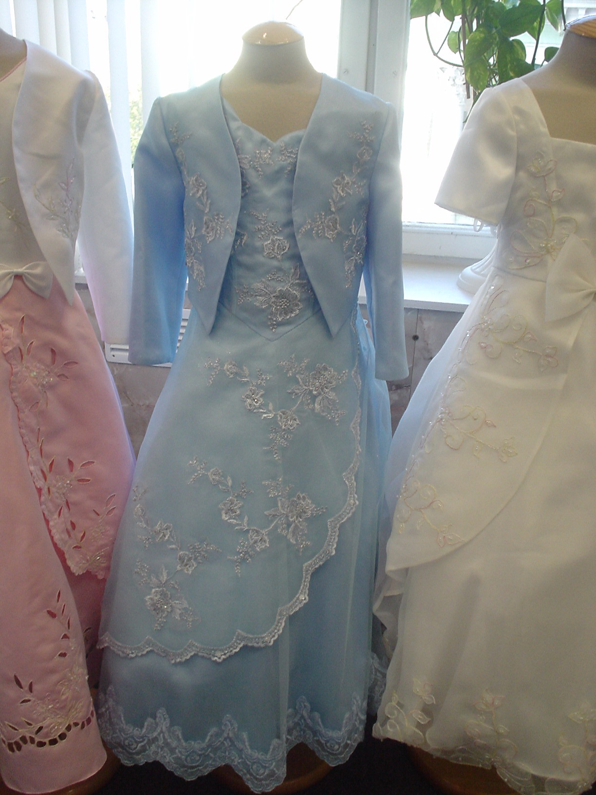 Nika. Платья Charmante