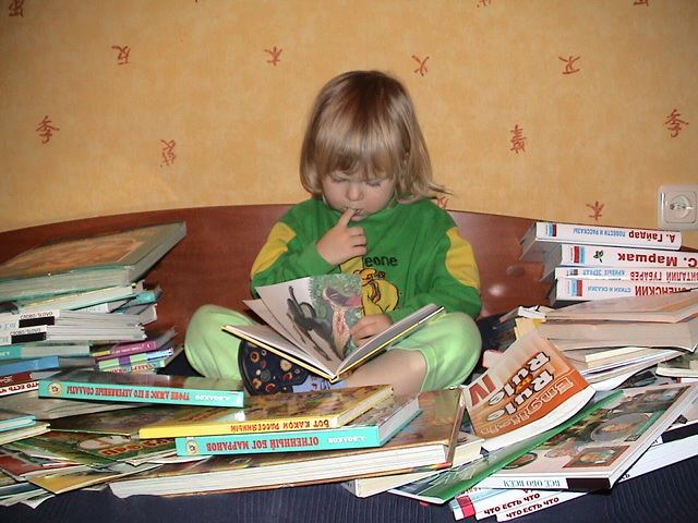 Конкурс чтения книг. Книги для детей. Необычное чтение книжек для детей. Фотоконкурс ребенок с книгой. Книга картинка для детей.