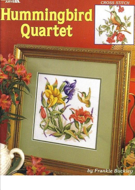 Садовые лилии  с птицей хамминбёрд. Садовые лилии