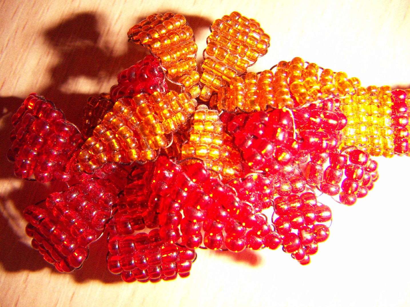 Заколка ближе. Бисер