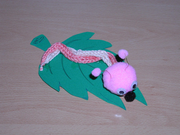 гусеница вид с вреху. поделки моего 10 летнего сына