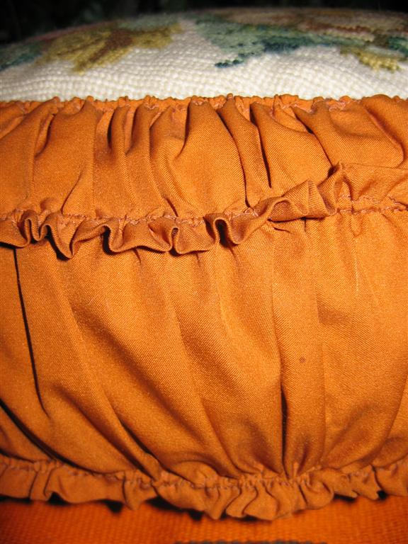 Вышитая подушка