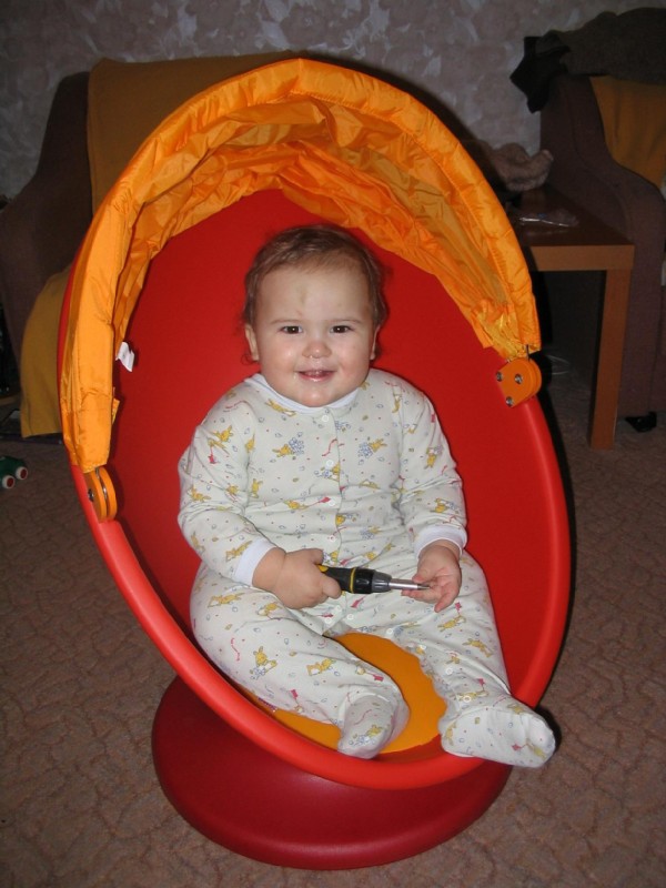 В личном кресле. Тимон 1 г. и 2 мес.