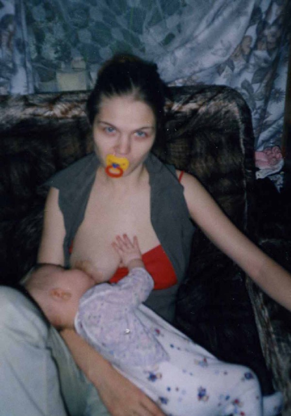 Даша кушай маму, мама, кушай соску..... Младшая